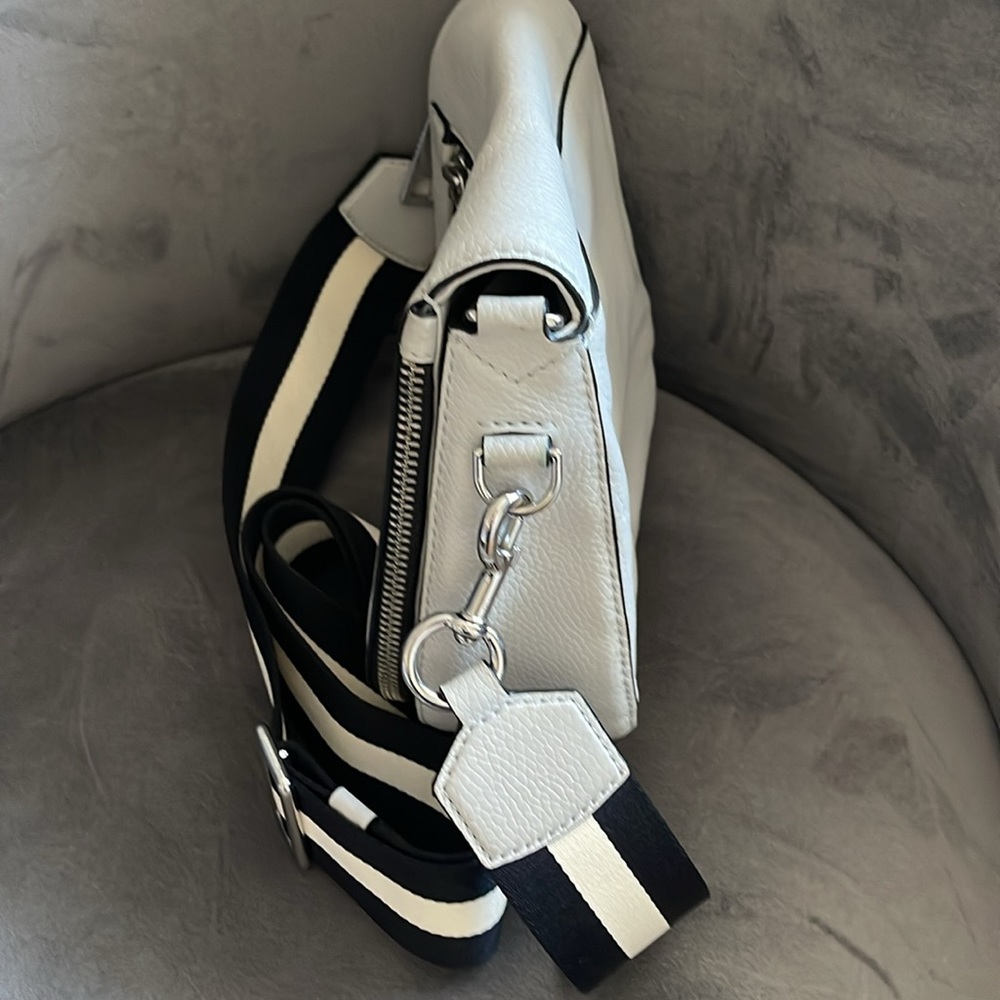 Marc Jacob’s small nomad bag. - Picture 2 of 6